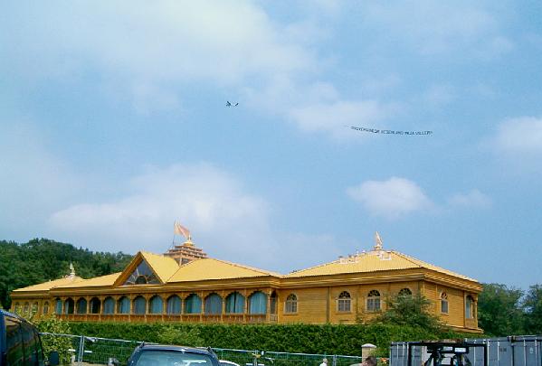 014 airplaneinvnl.jpg - The world capital of the Global Country of World Peace in MERU, Holland is a centre of organizing power and inspiration for Maharishi's Transcendental Meditation Movement.